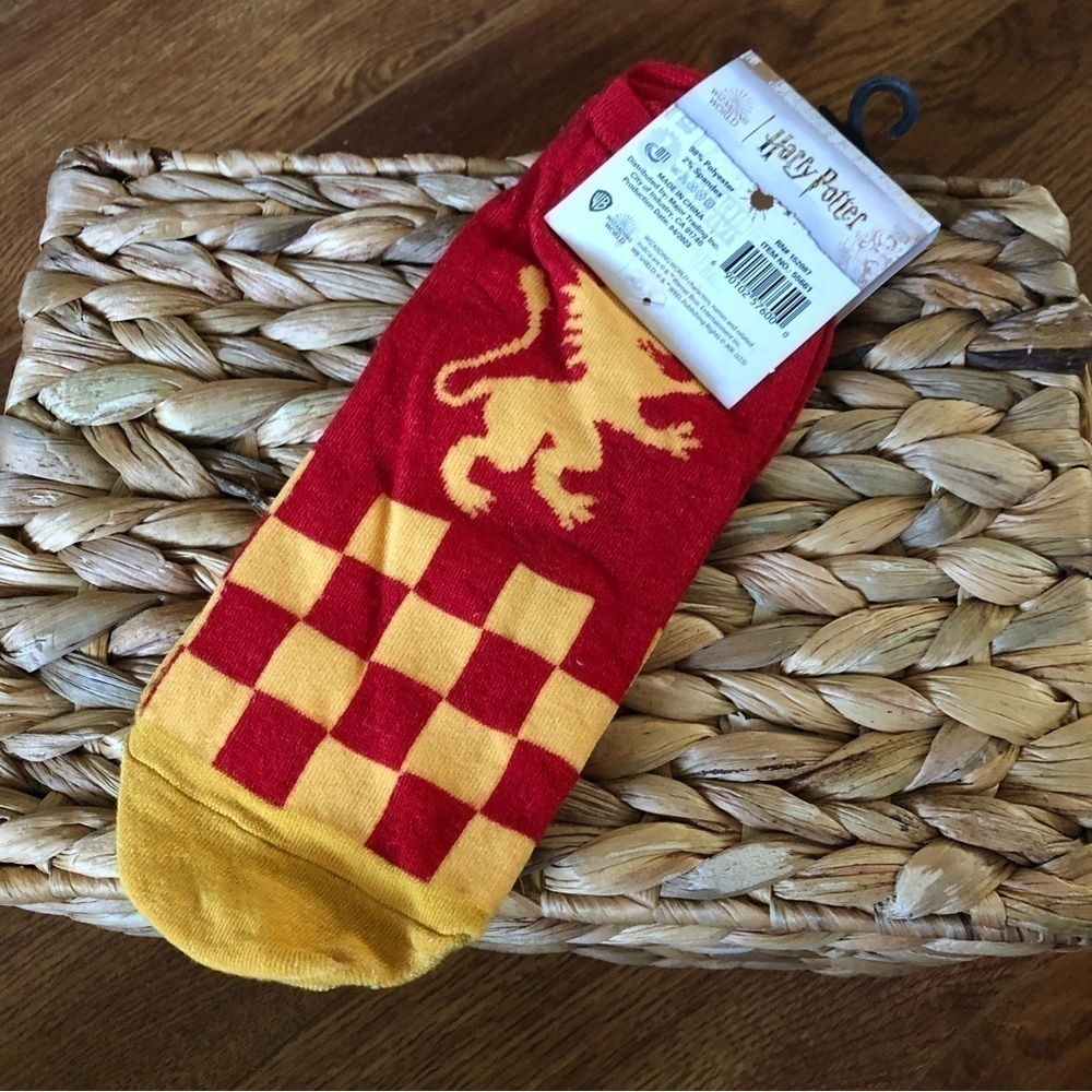 Harry Potter: Gryffindor House ankle high socks - Picture 3 of 4